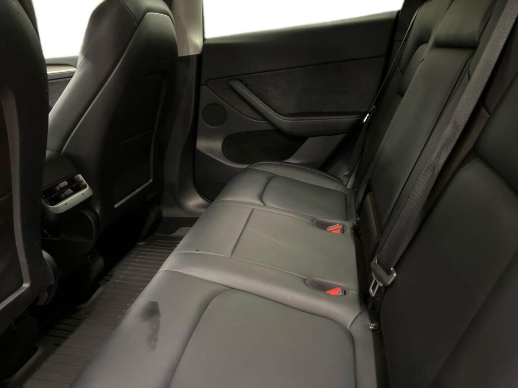 Tesla Model Y 2023 Musta