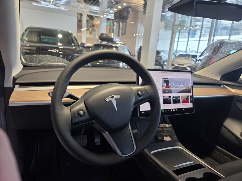 Tesla Model 3 2023 Valkoinen