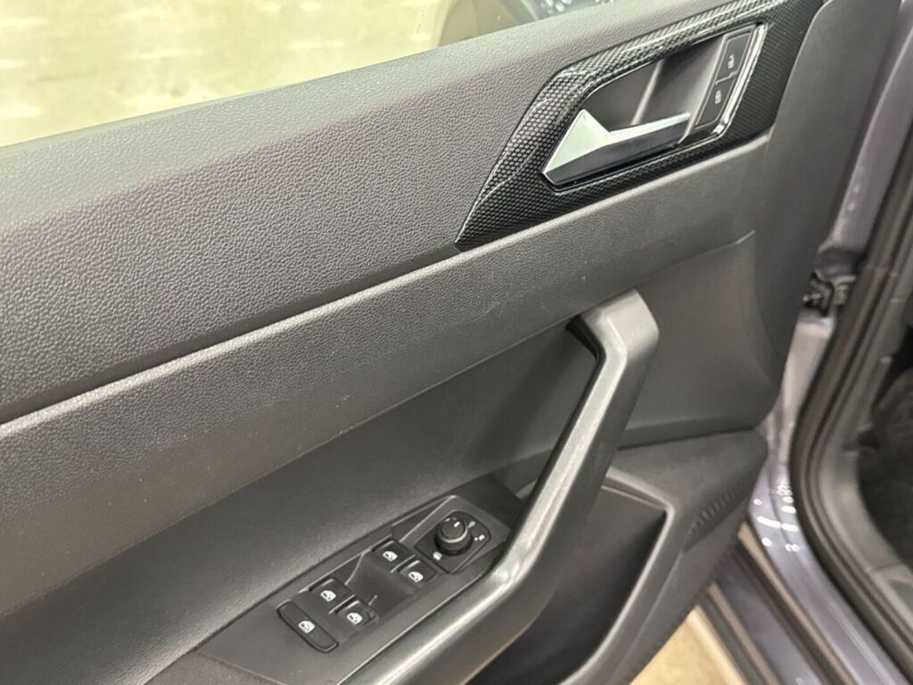 Volkswagen Taigo 2023 Harmaa