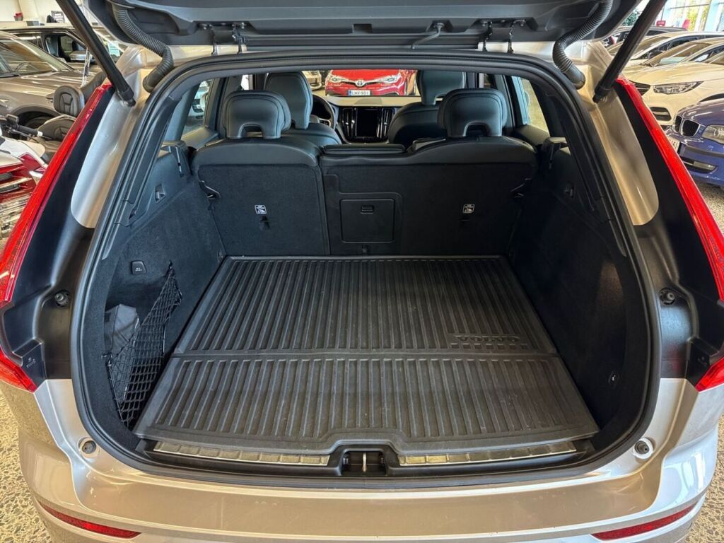 Volvo XC60 2023 Ruskea (beige)