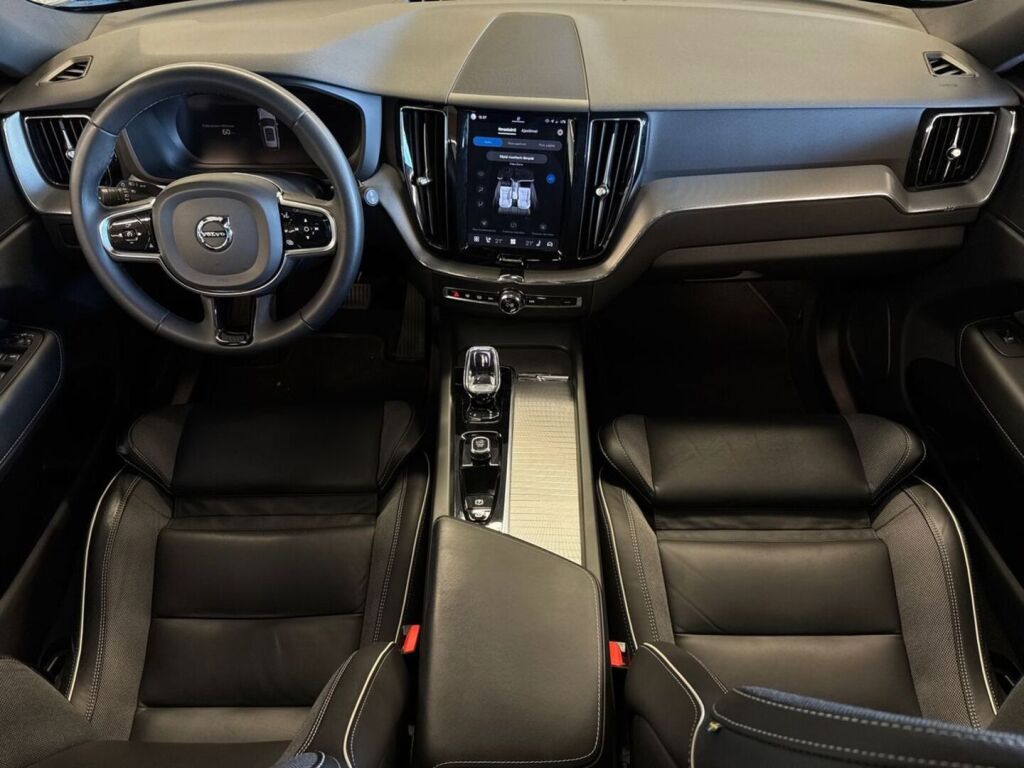 Volvo XC60 2023 Ruskea (beige)