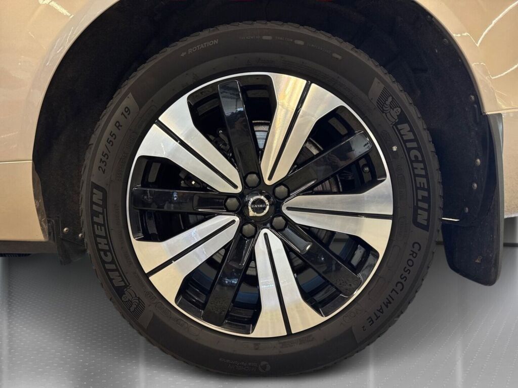 Volvo XC60 2023 Ruskea (beige)