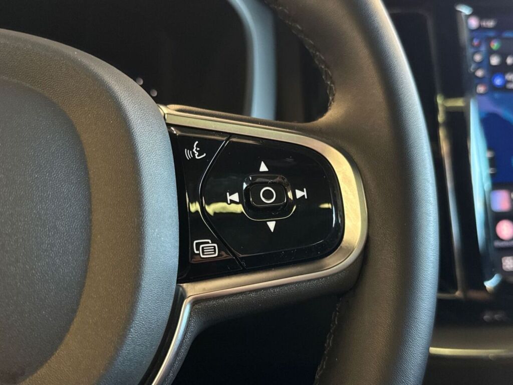 Volvo XC60 2023 Ruskea (beige)