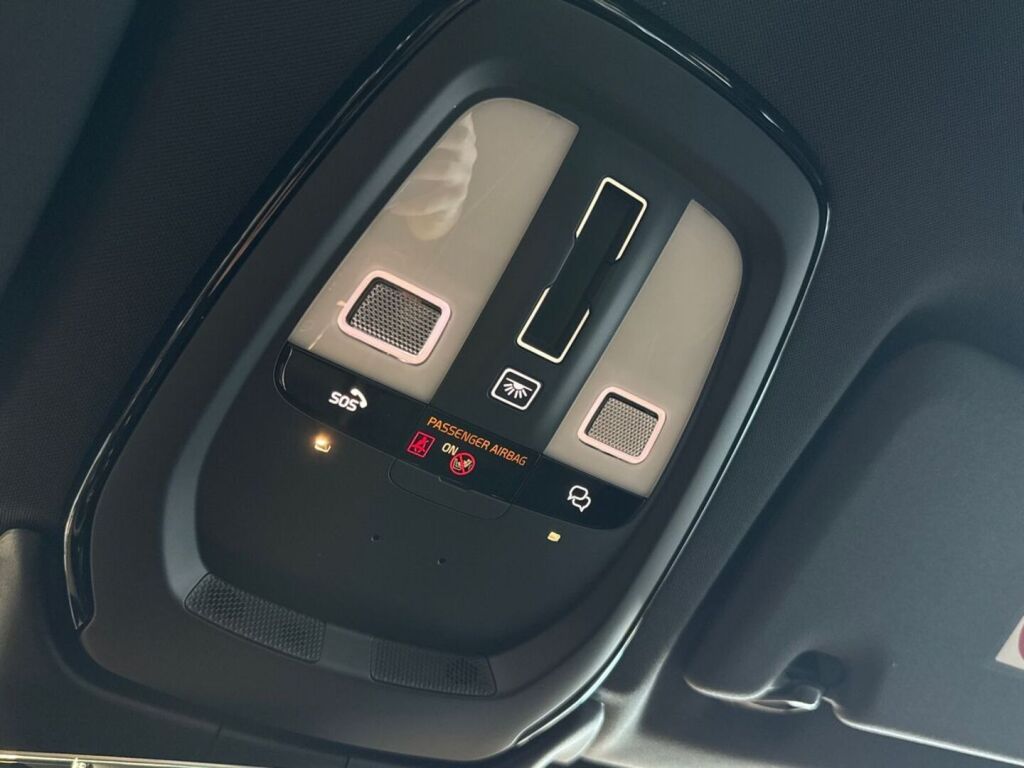 Volvo XC60 2023 Ruskea (beige)