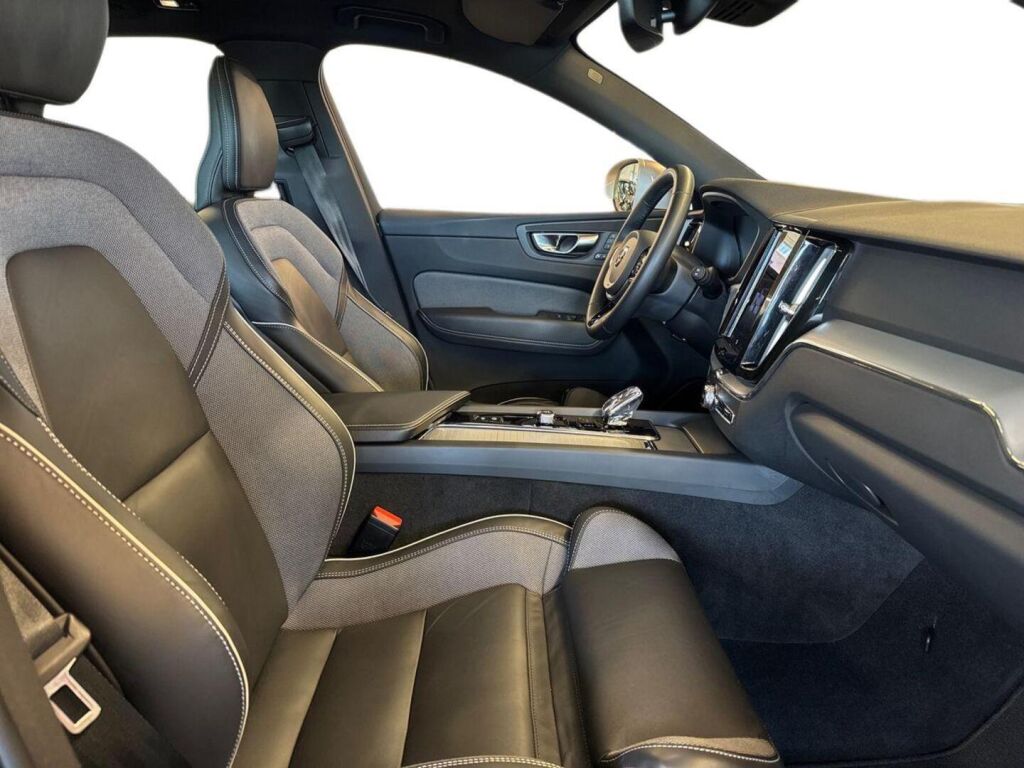 Volvo XC60 2023 Ruskea (beige)