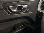 Volvo XC60 2023 Musta