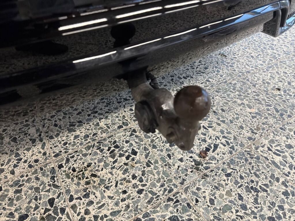 Volvo XC60 2023 Musta