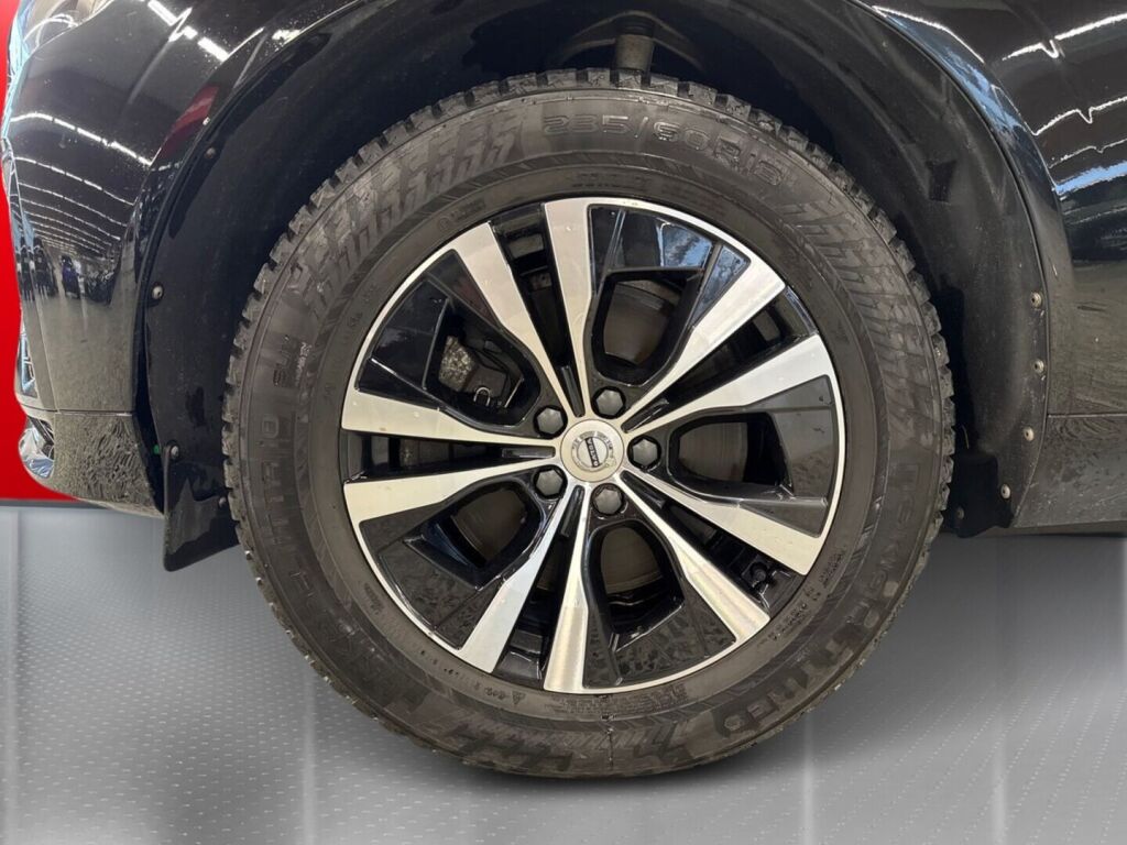 Volvo XC60 2023 Musta