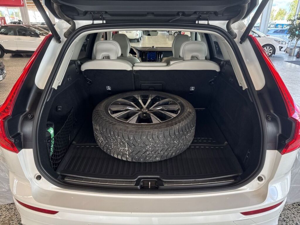 Volvo XC60 2023 Metallinhohto Valkoinen