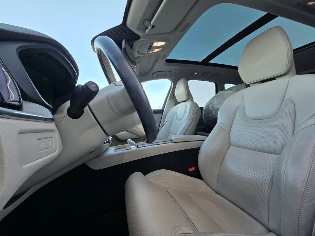 Volvo XC60 2023 Valkoinen