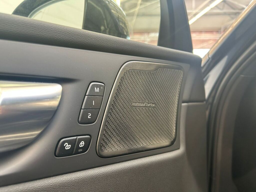 Volvo XC60 2023 Sininen metalli(Denim Blue)