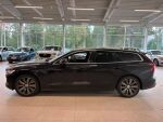 Volvo V60 2021 Musta