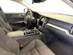 Volvo V60 2021 Musta