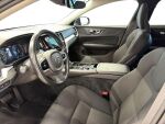 Volvo V60 2021 Musta