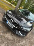 Volvo V60 2021 Musta