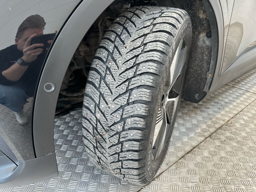 Renault Megane 2024 Musta