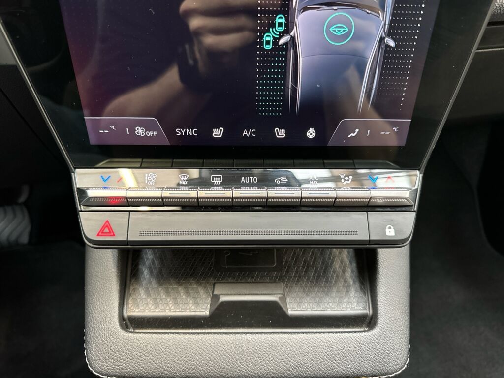 Renault Megane 2024 Musta