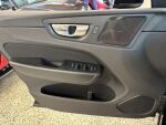 Volvo XC60 2021 Musta