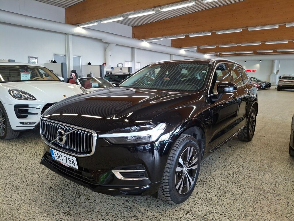Volvo XC60 2021 Musta