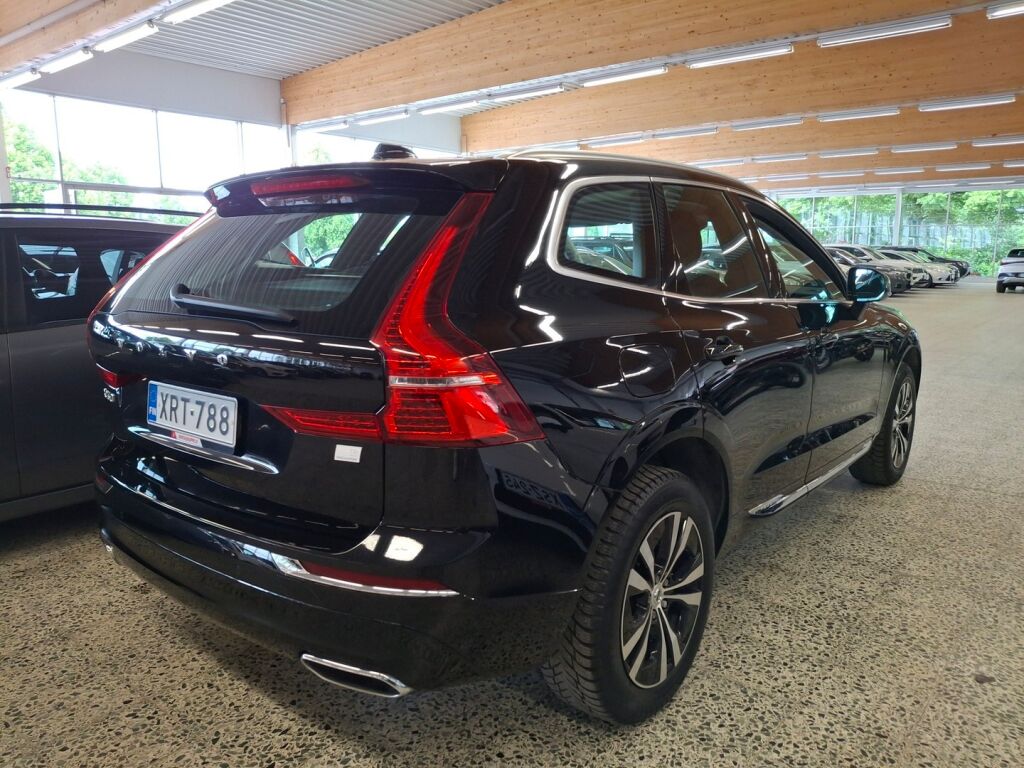 Volvo XC60 2021 Musta