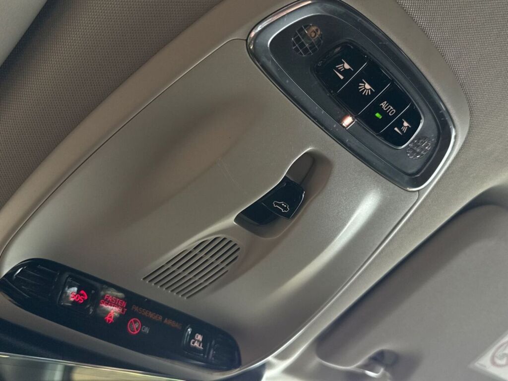 Volvo XC60 2021 Musta
