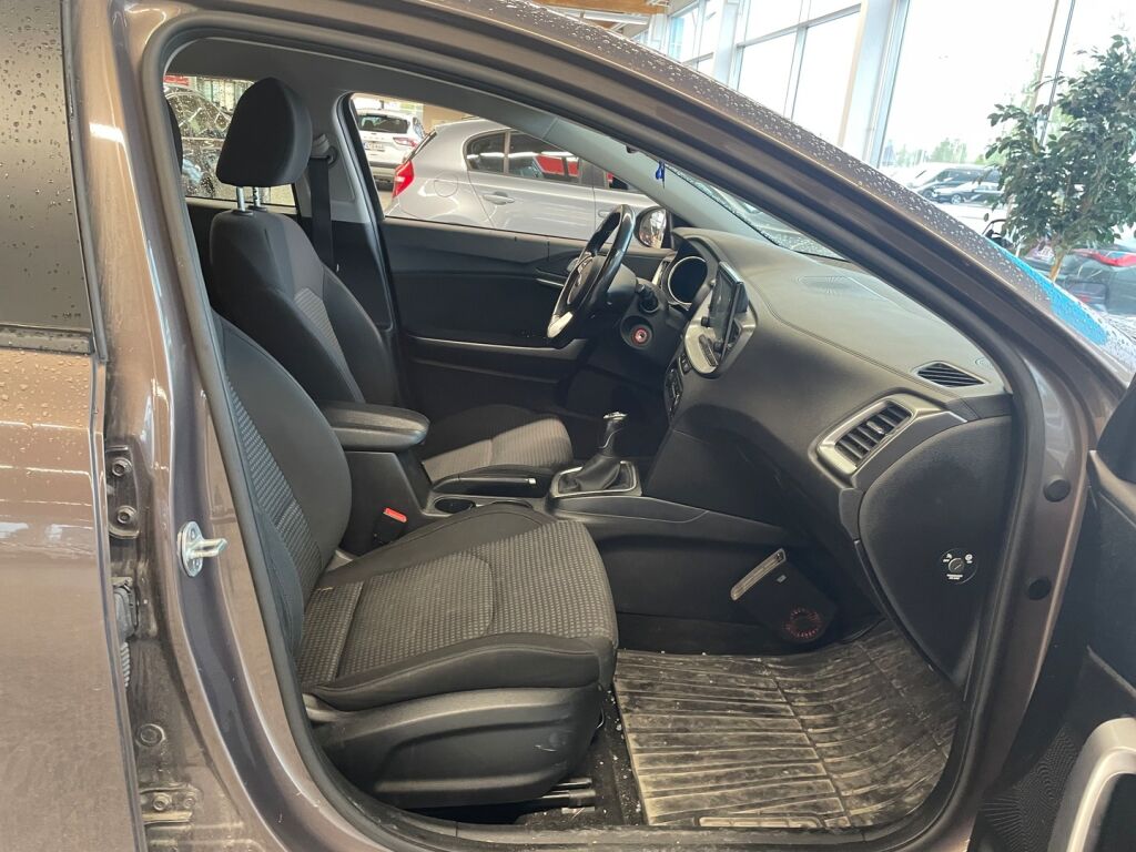 Kia Ceed 2020 Ruskea (beige)