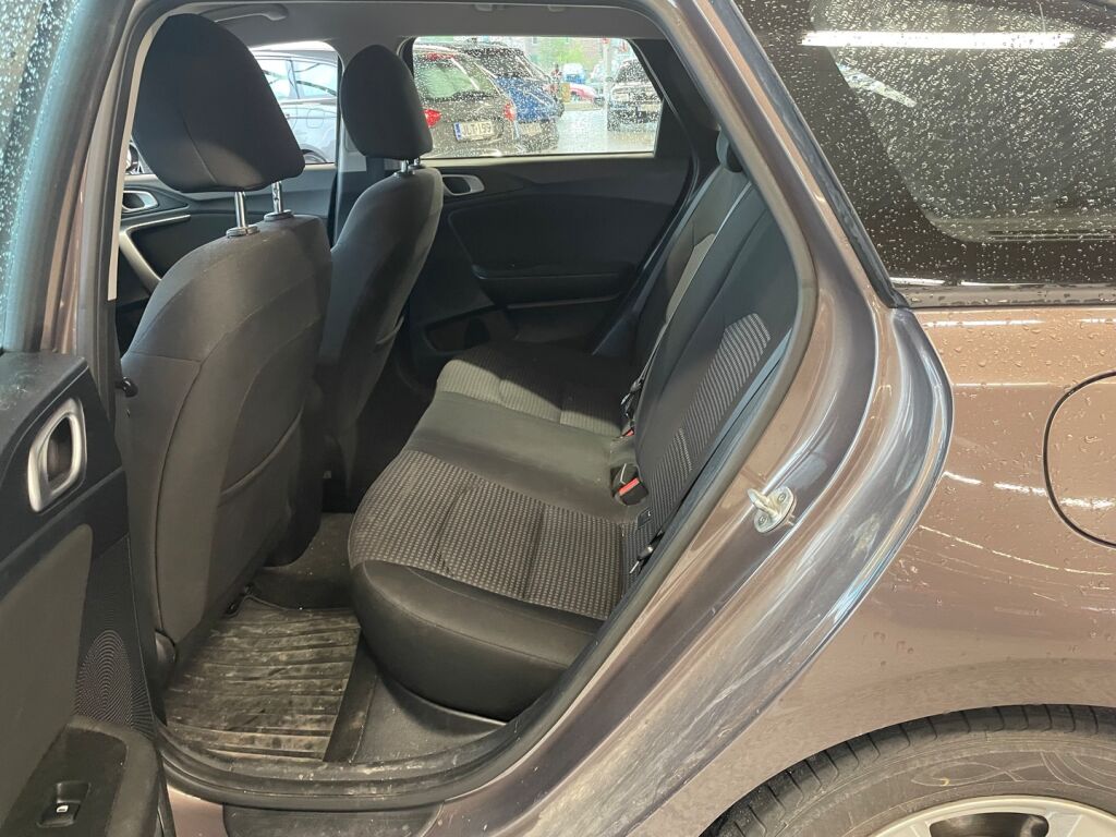 Kia Ceed 2020 Ruskea (beige)