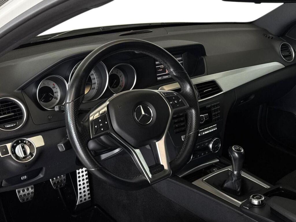 Mercedes-Benz C 2011 Valkoinen