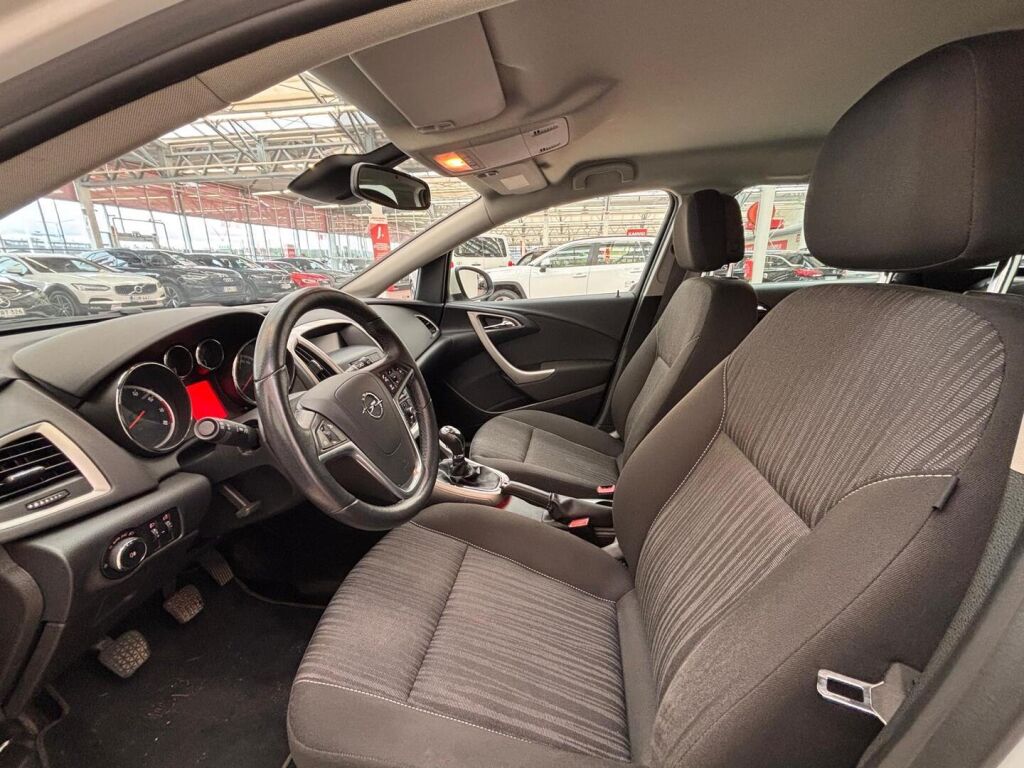 Opel Astra 2011 Valkoinen