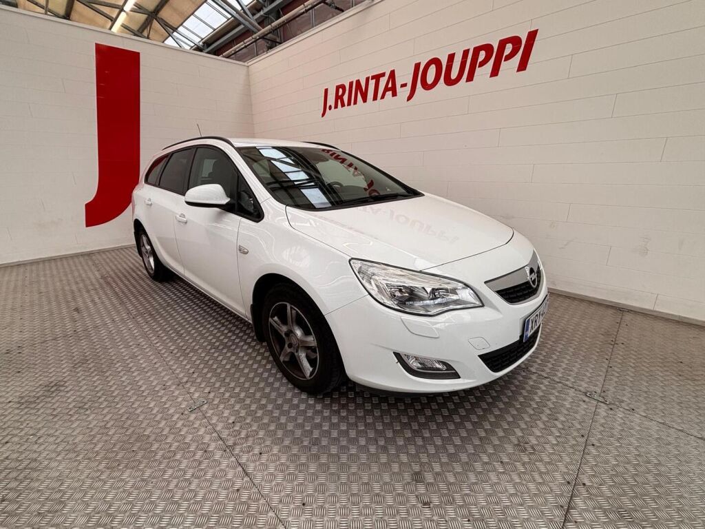 Opel Astra 2011 Valkoinen