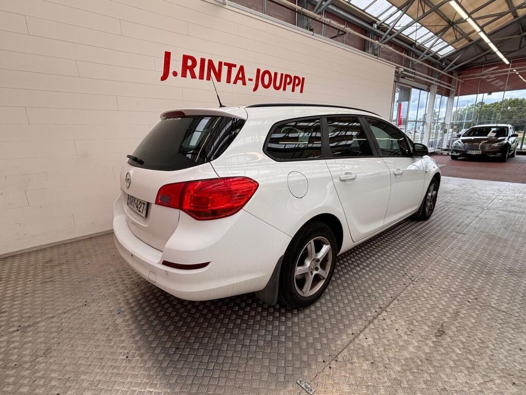 Opel Astra 2011 Valkoinen
