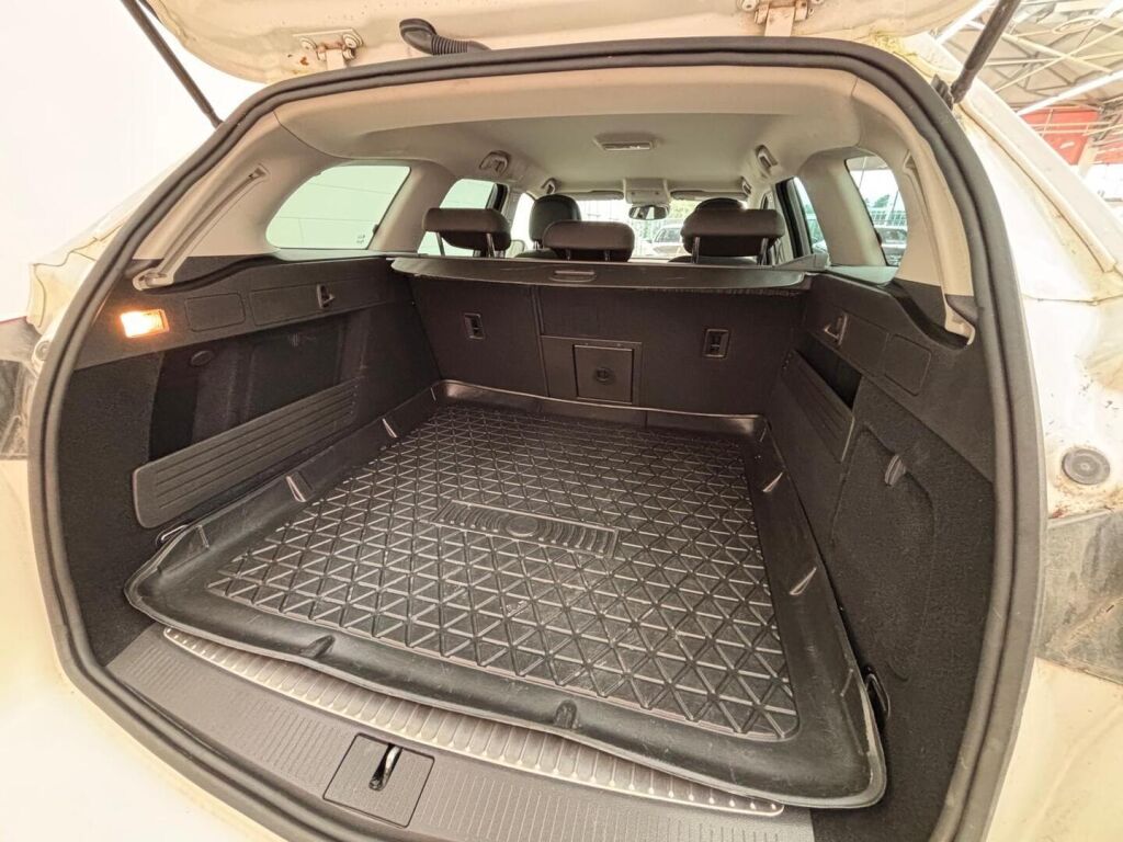 Opel Astra 2011 Valkoinen