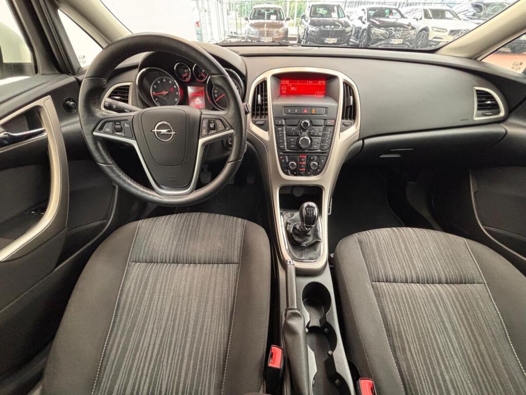 Opel Astra 2011 Valkoinen