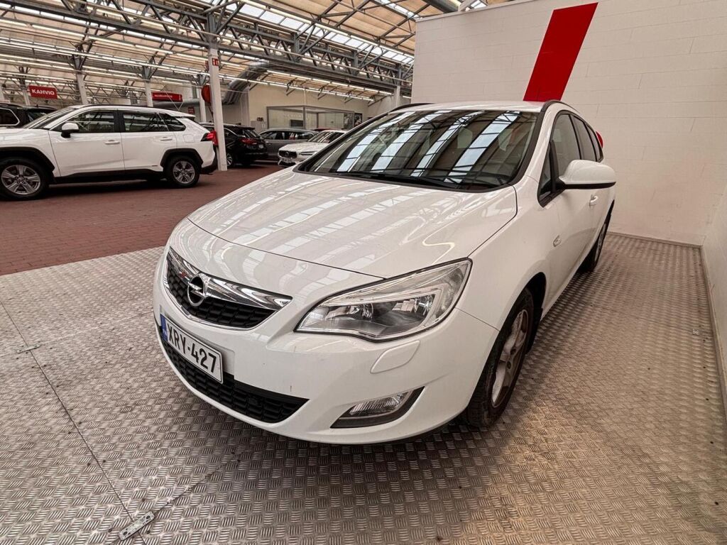 Opel Astra 2011 Valkoinen