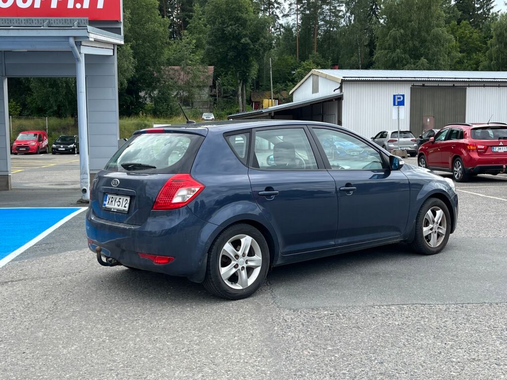Kia Ceed 2011 Sininen