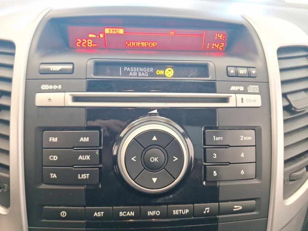 Kia Venga 2011 Punainen