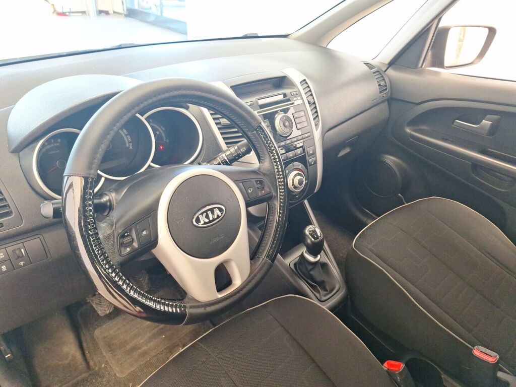 Kia Venga 2011 Punainen