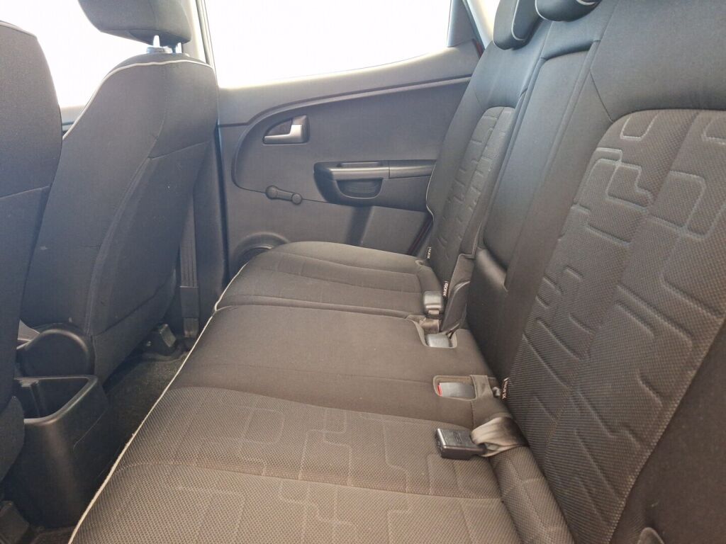 Kia Venga 2011 Punainen