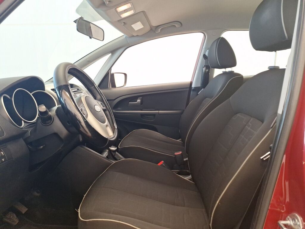 Kia Venga 2011 Punainen