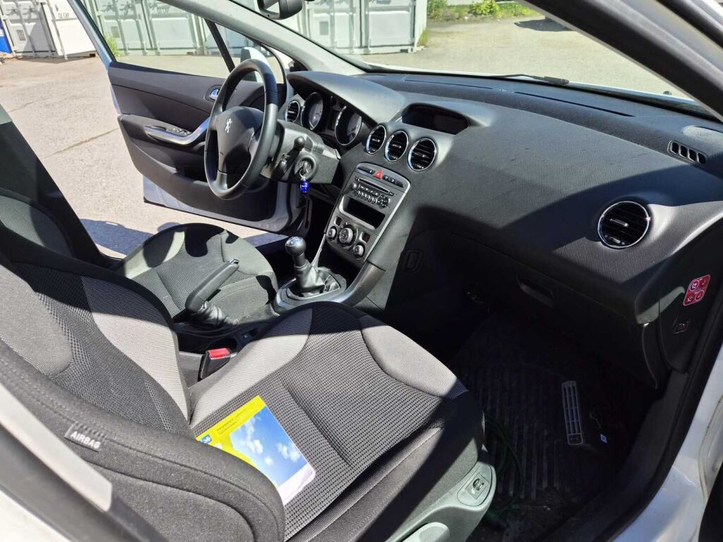 Peugeot 308 2011 Valkoinen