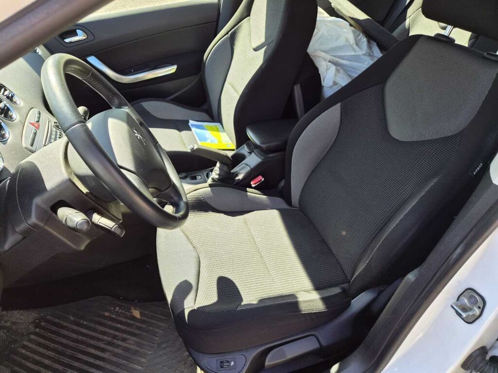 Peugeot 308 2011 Valkoinen