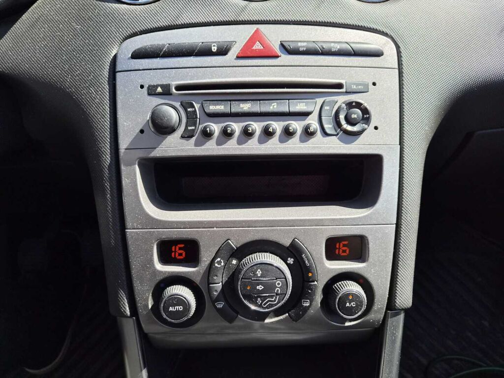 Peugeot 308 2011 Valkoinen