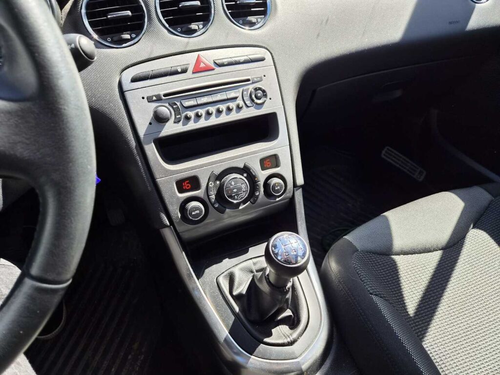 Peugeot 308 2011 Valkoinen