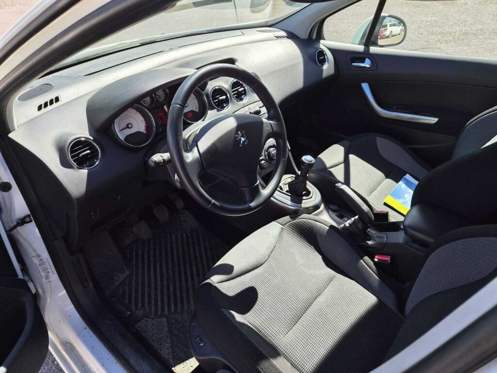 Peugeot 308 2011 Valkoinen