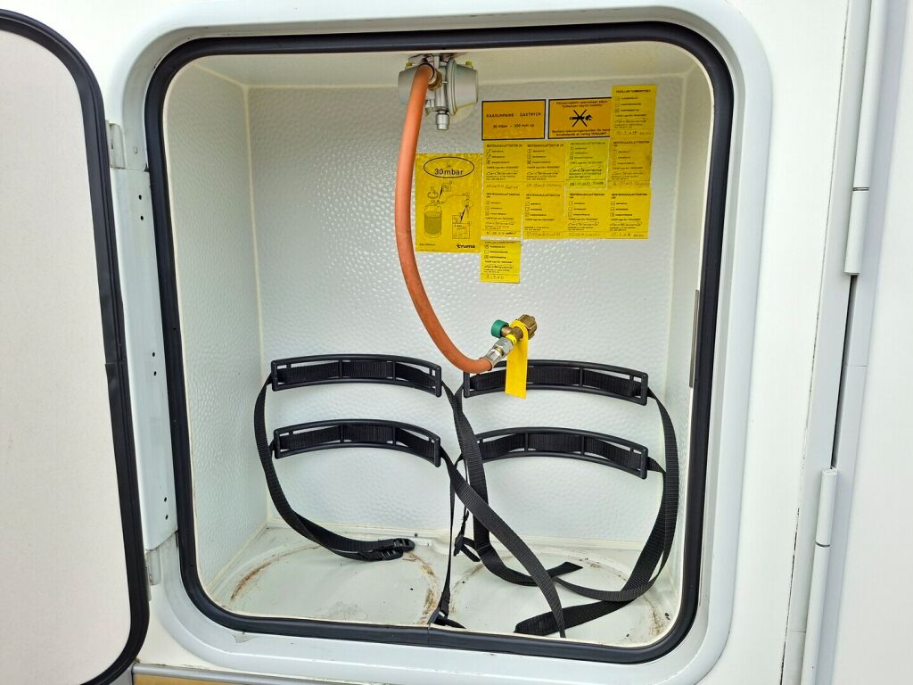 Adria Matrix Plus 680 SL 2011 Valkoinen