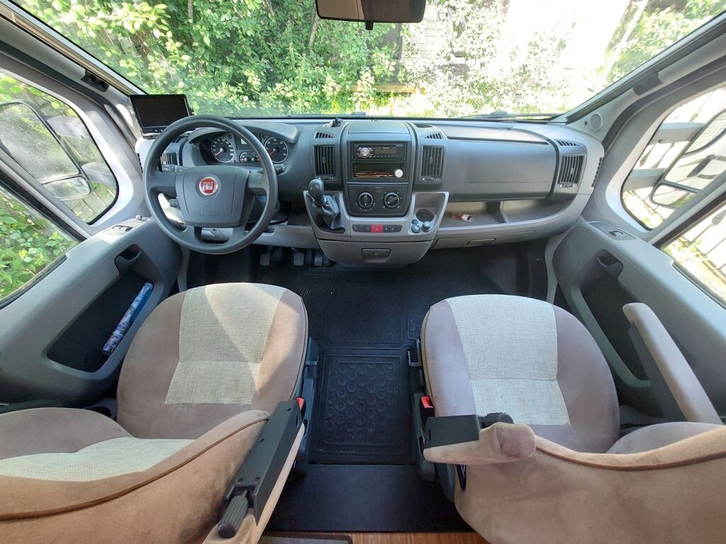 Adria Matrix Plus 680 SL 2011 Valkoinen