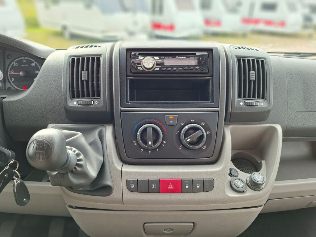 Adria Matrix Plus 680 SL 2011 Valkoinen