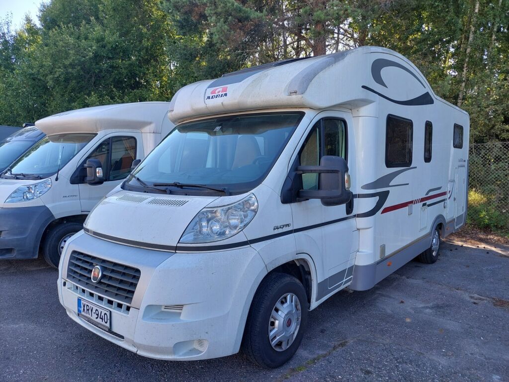 Adria Matrix Plus 680 SL 2011 Valkoinen