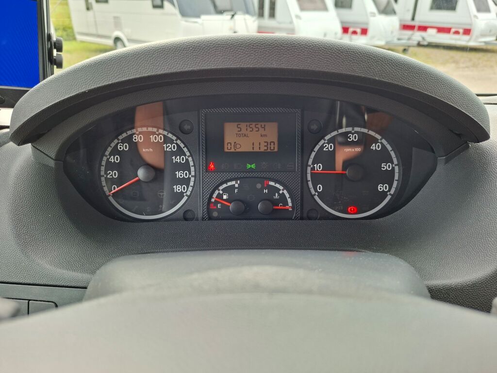 Adria Matrix Plus 680 SL 2011 Valkoinen
