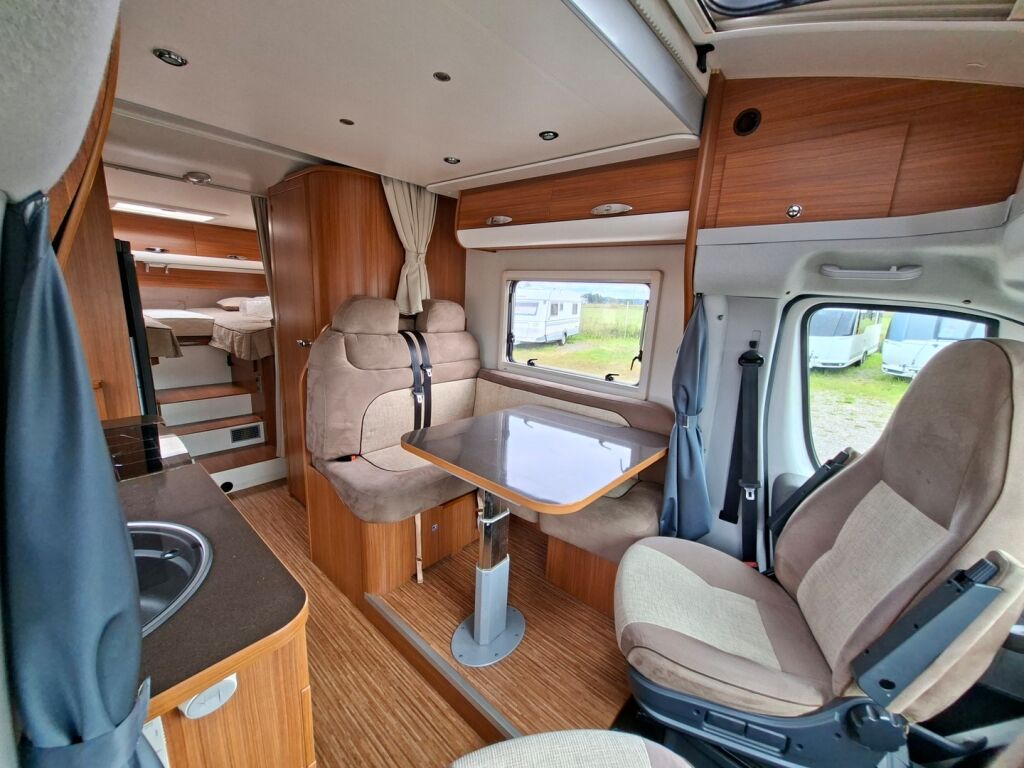 Adria Matrix Plus 680 SL 2011 Valkoinen